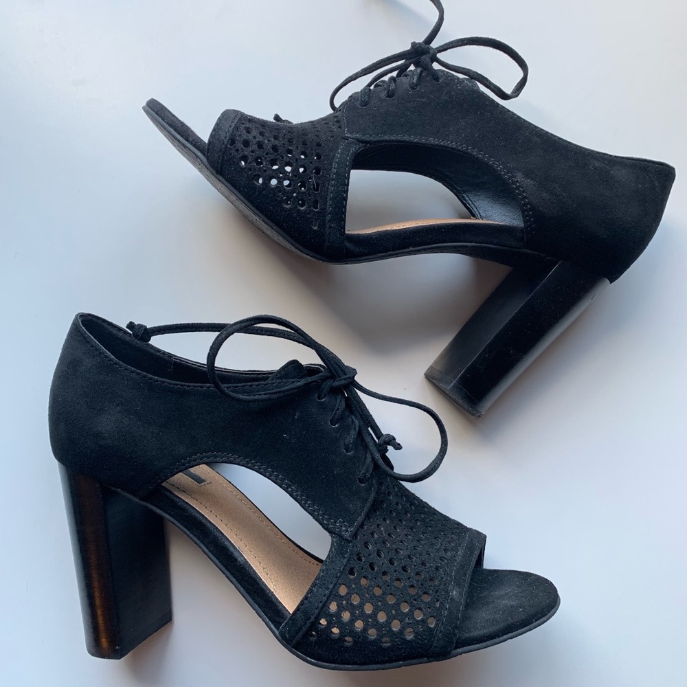 Tahari Megyn Sandal Bootie size 6.5 black